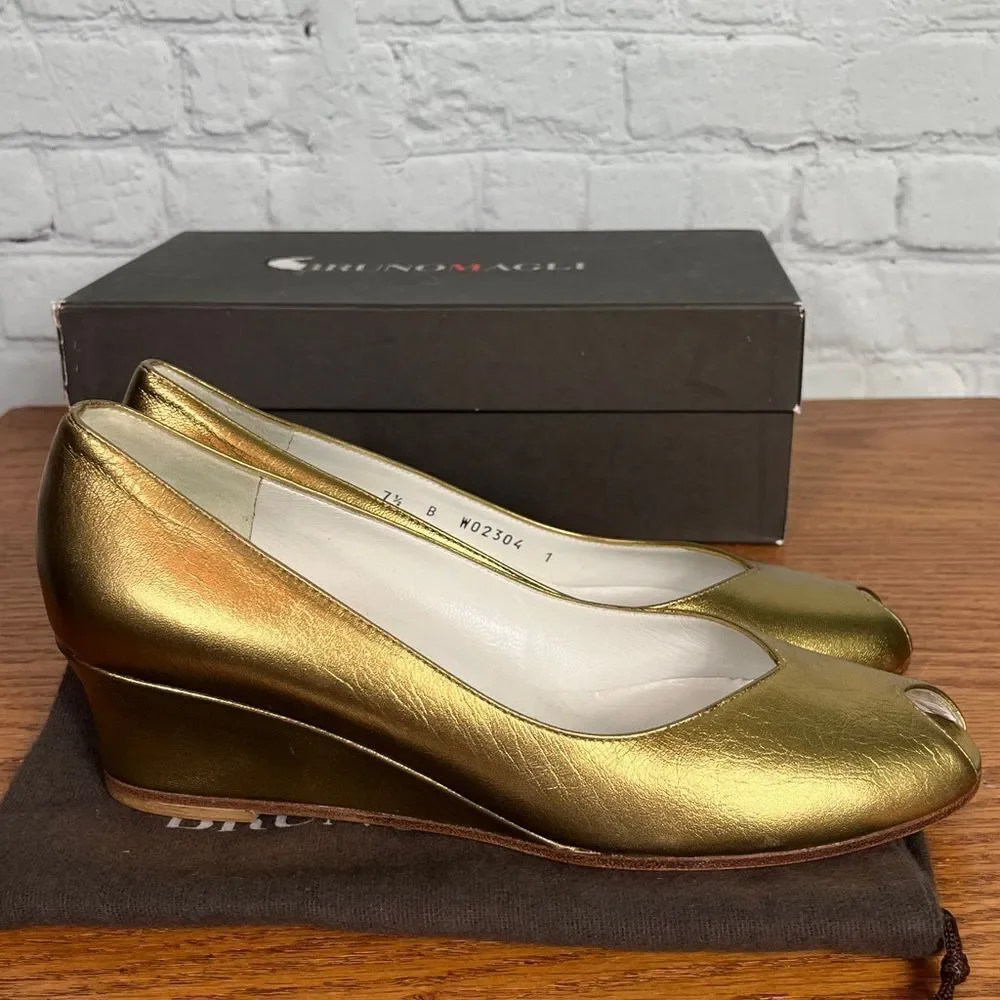 Bruno Magli Italian Nisako Carrera Gold open toe wedge heel New w/tags & box 7.5